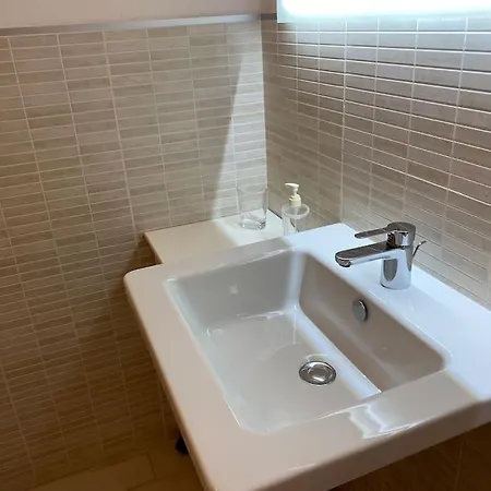 La Chiocciola, Confort, Self Check-in, Parking Gratuito, Fronte Bus Arst, Navetta Mare E Postazione Noleggio Monopattini Elettrici