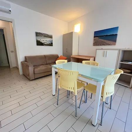 Apartamento La Chiocciola Di Beniamino, Confort, Parking Gratuito, Fronte Bus Arst, Navetta Mare E Postazione Noleggio Monopattini Elettrici